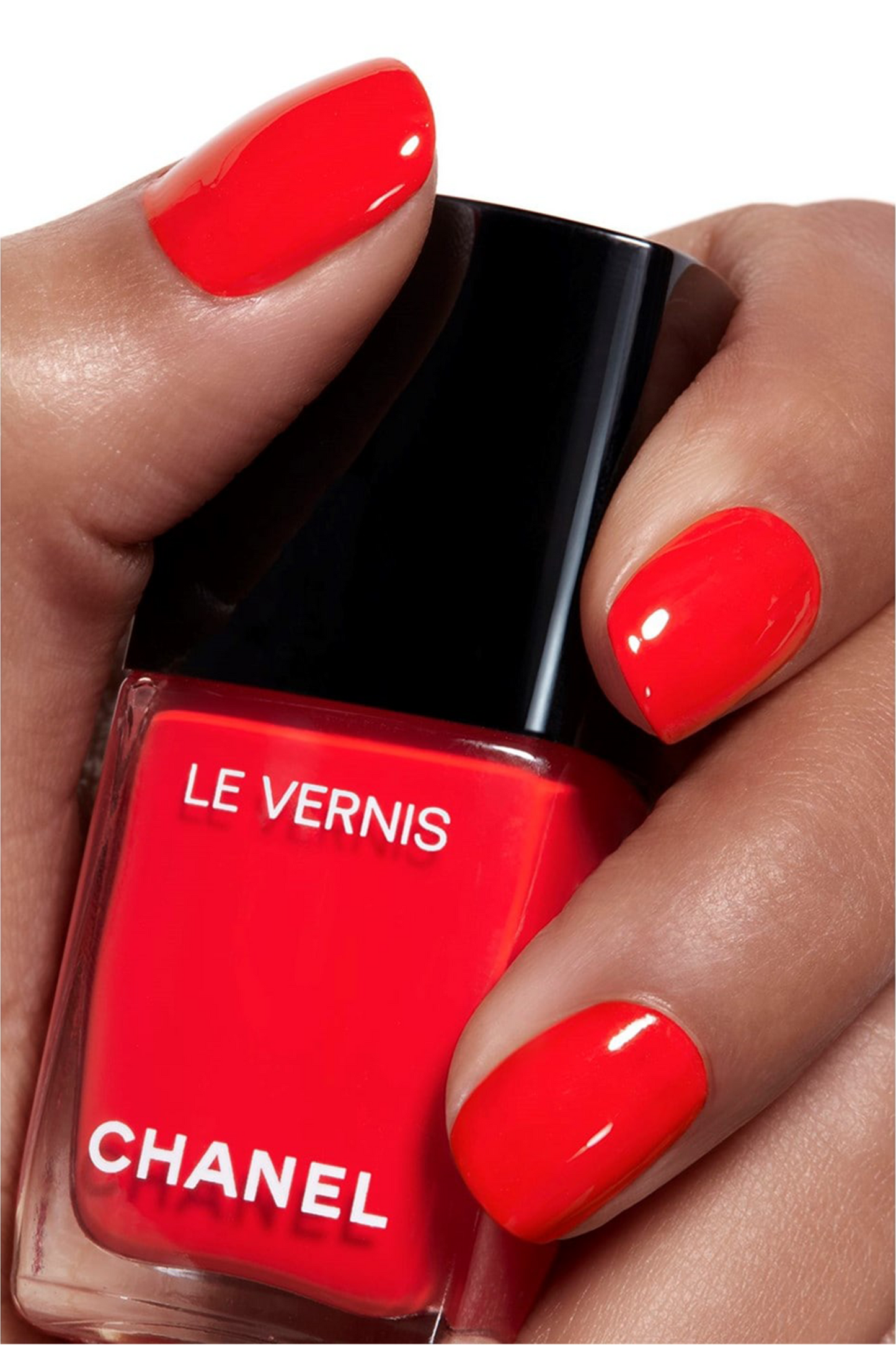 Le Vernis Nail Colour in Red