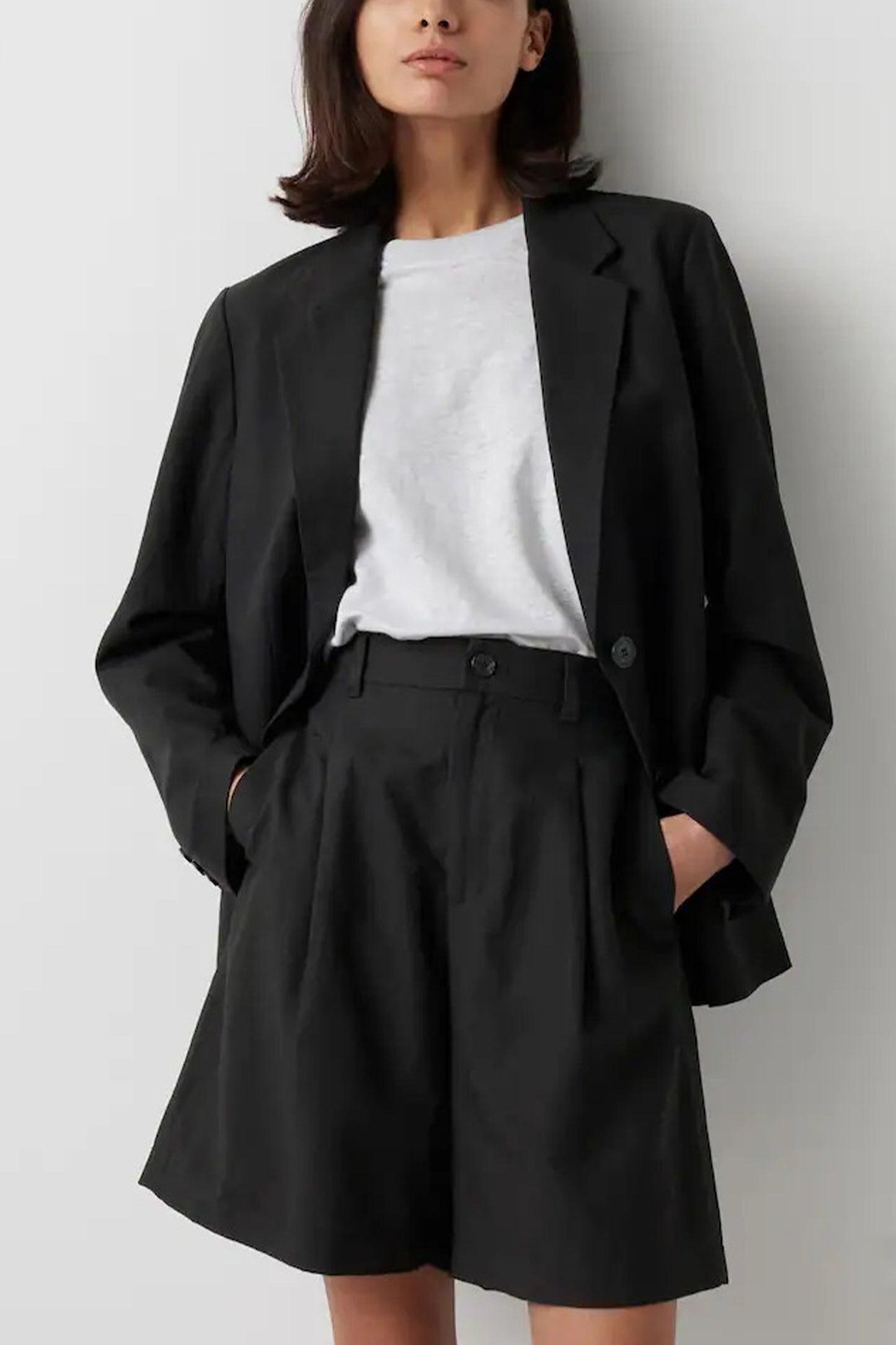 Linen Blend Pleated Shorts black