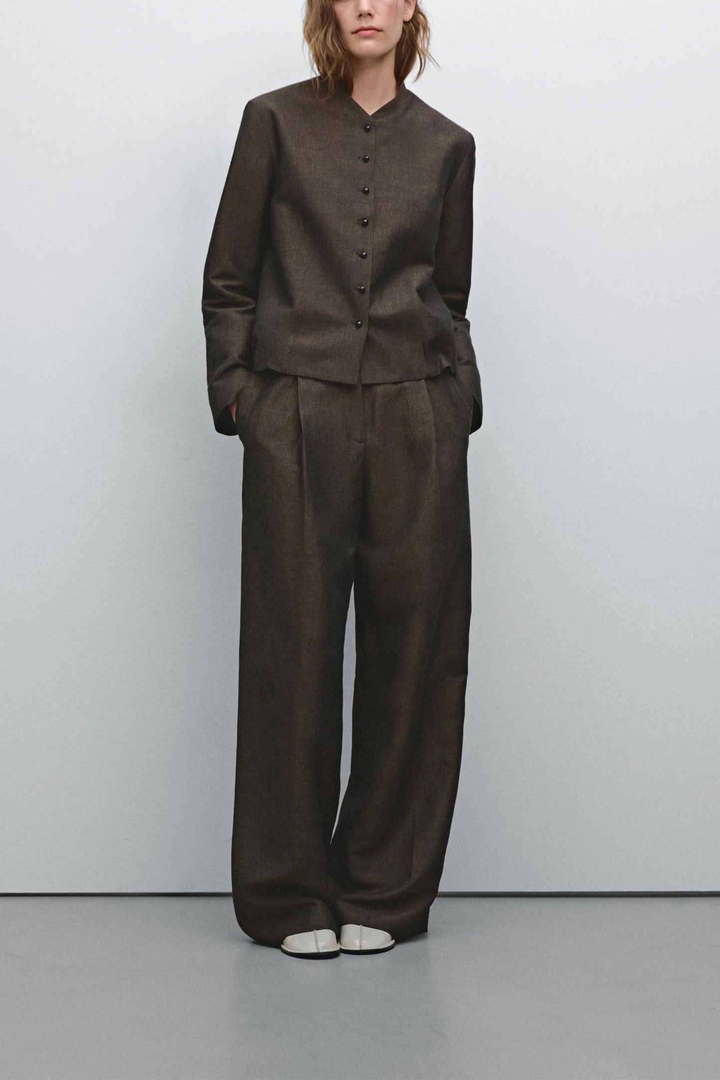Flowing Linen Blend Trousers With Pleats