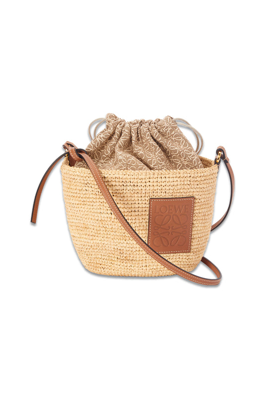 Pochette bag in raffia