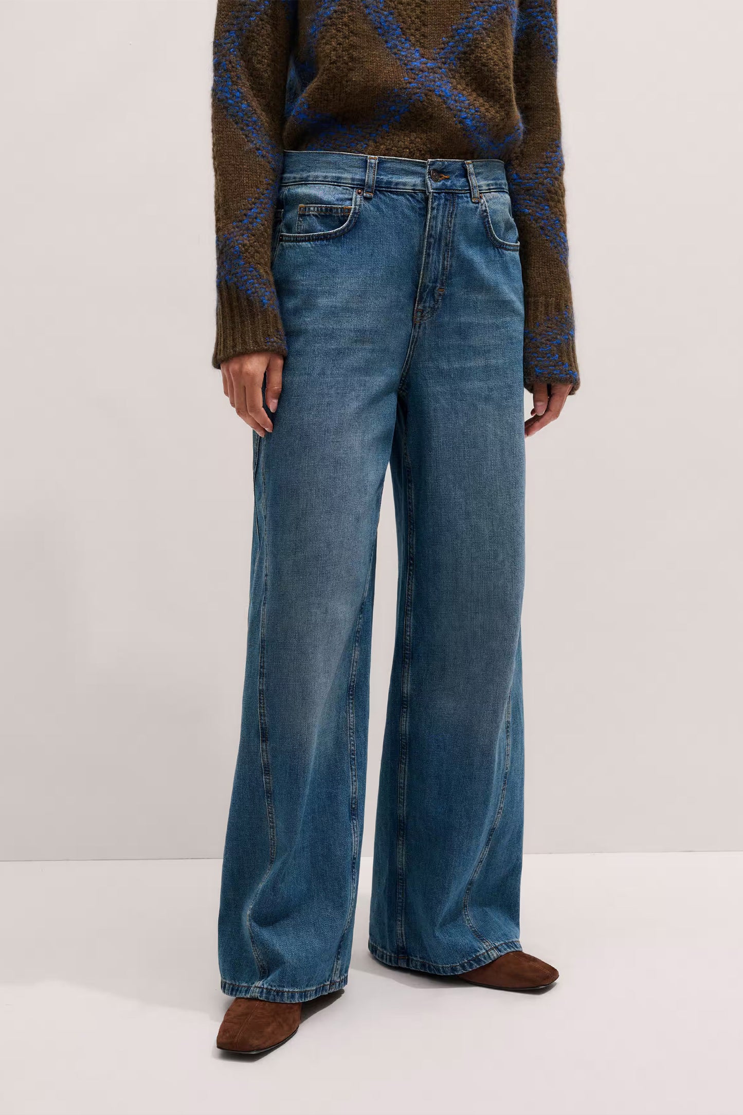 Mid Wash Relaxed-leg Jean