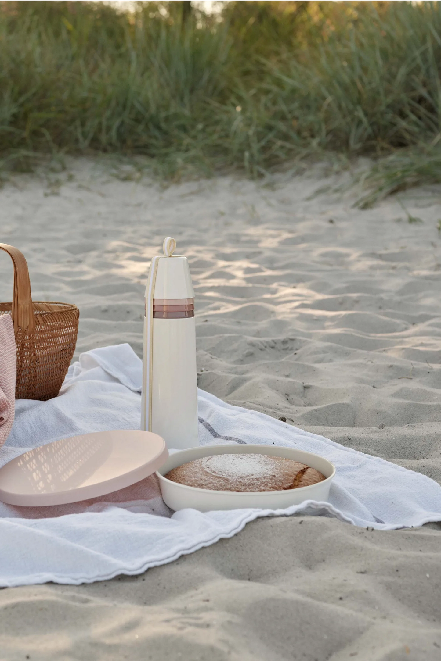 PICNIC Thermos Bottle with 4 Copper Cups