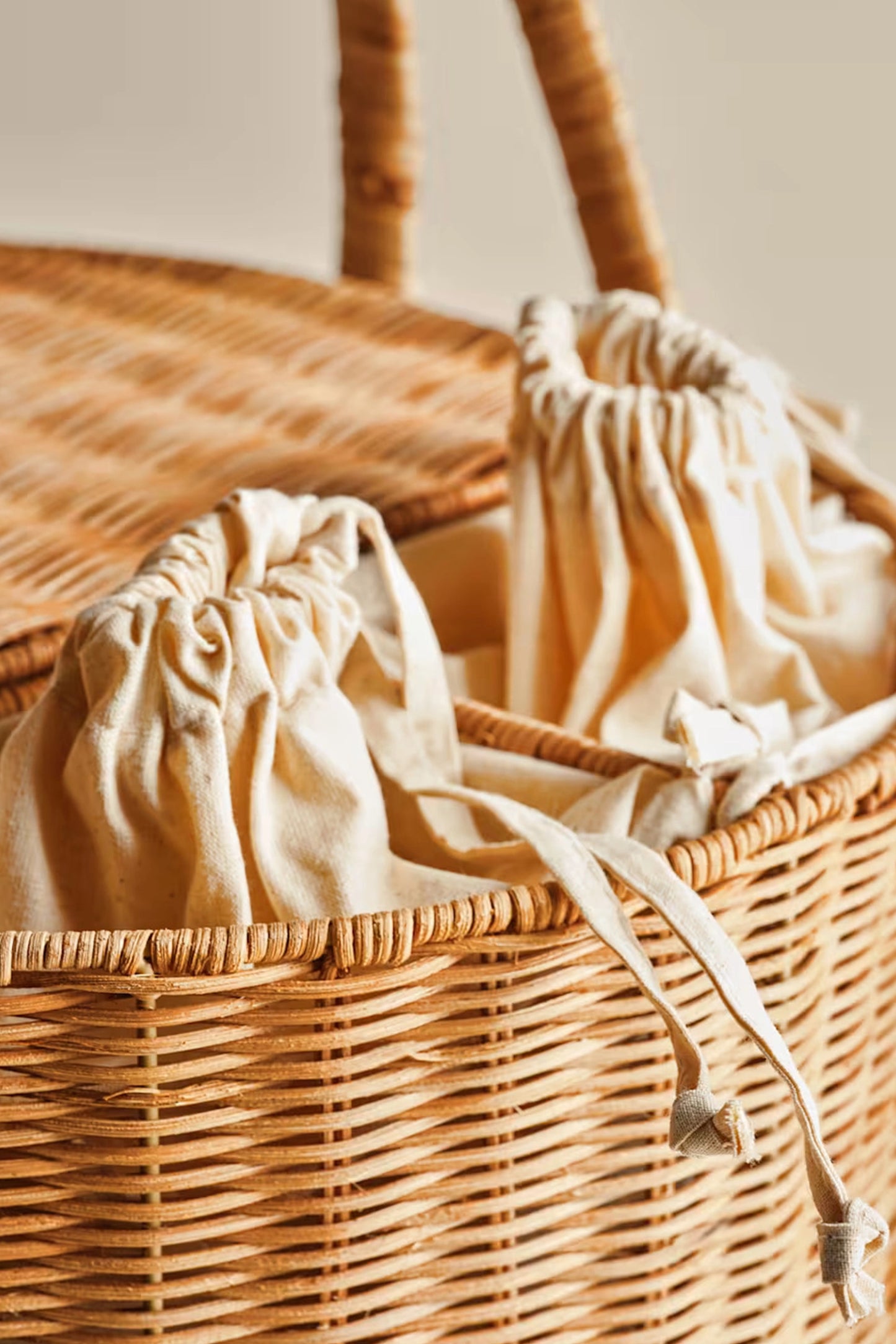 Picnic Hamper with Bottle Holders