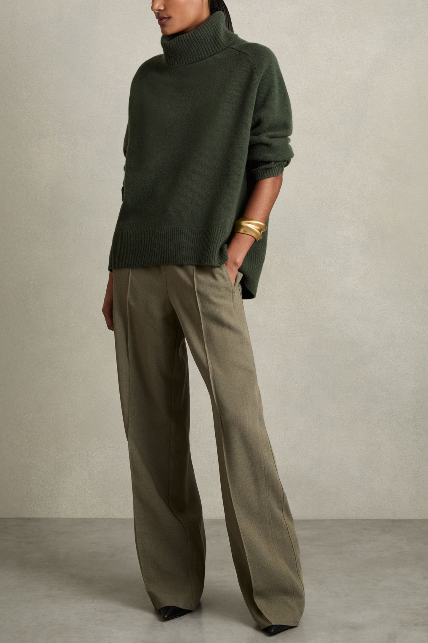Wool-Cashmere Roll-Neck Jumper in Khaki