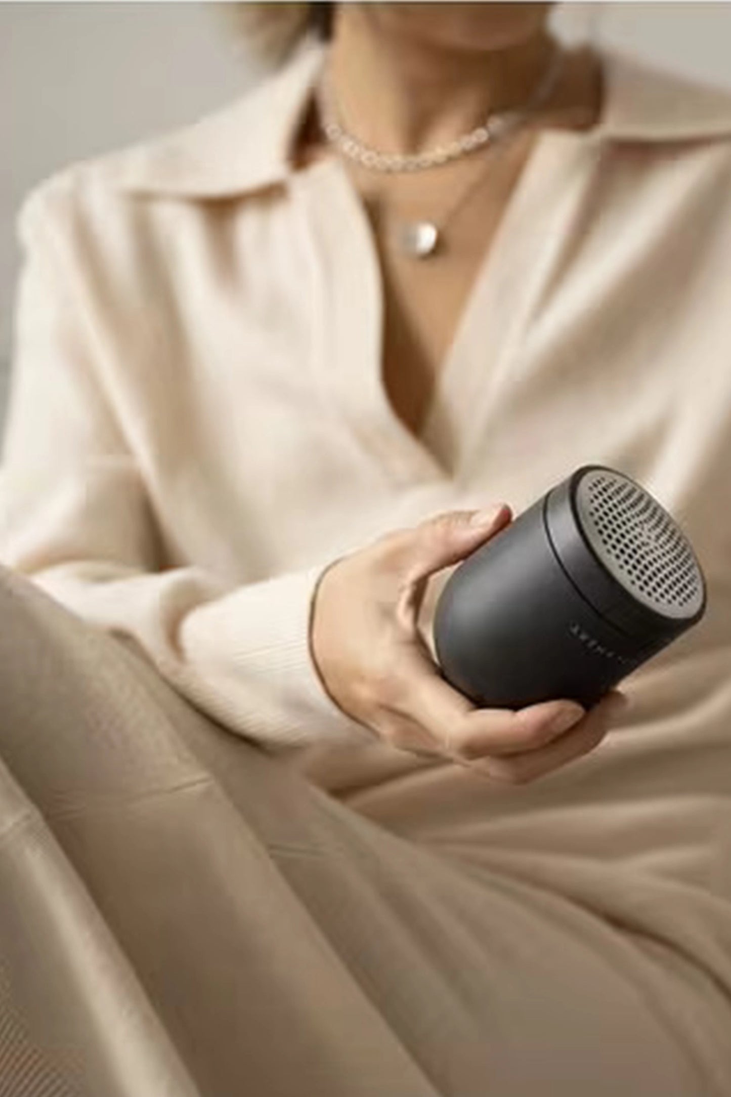 Pilo No.2 Fabric Shaver, Charcoal