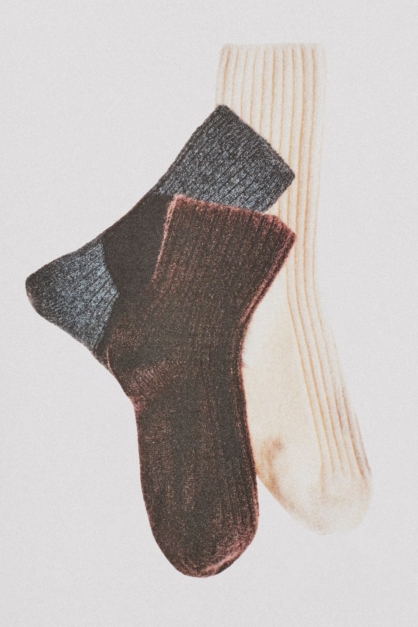 Ribbed Cashmere Socks in Dark Brown