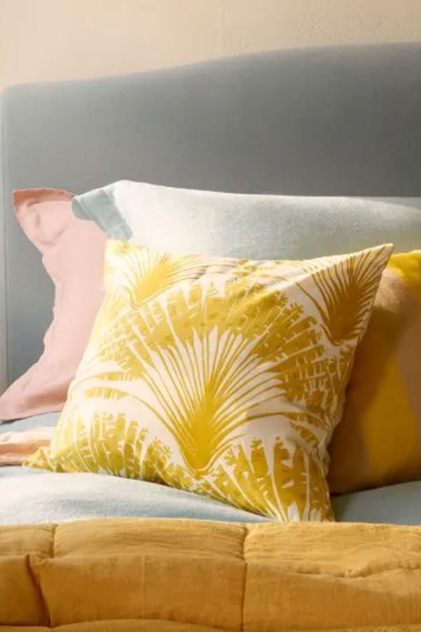 Brisa Cushion, Yellow