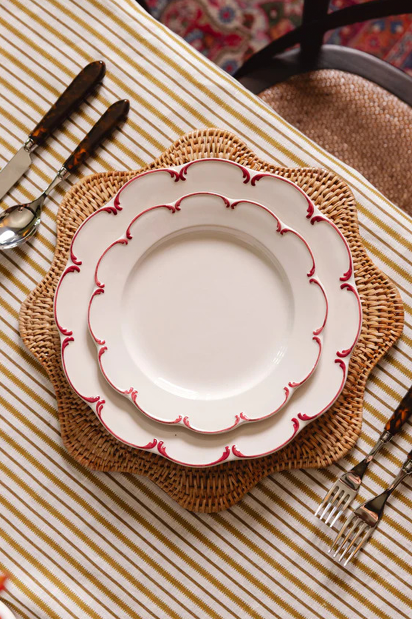 Scalloped Rattan Placemat, Natural