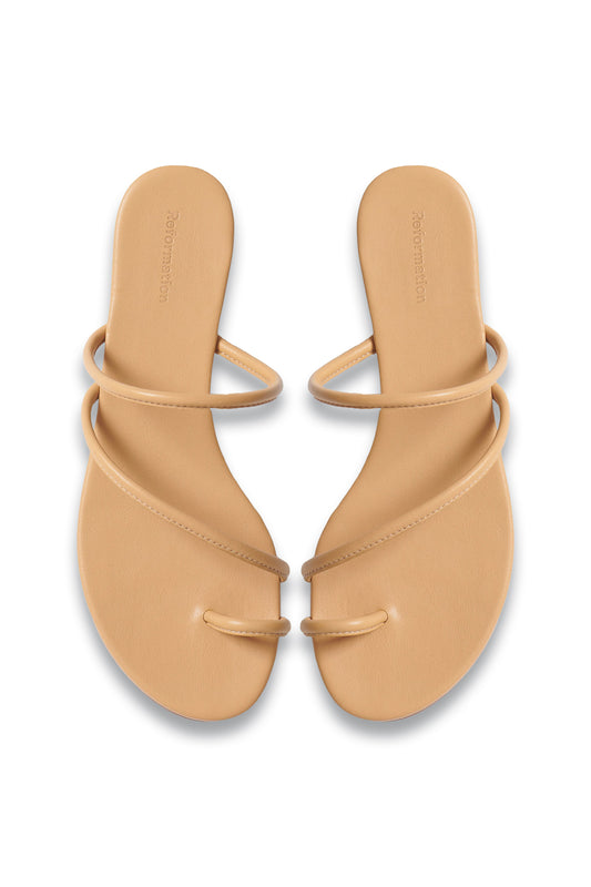 Ludo Toe Ring Strappy Flat Sandal Buff