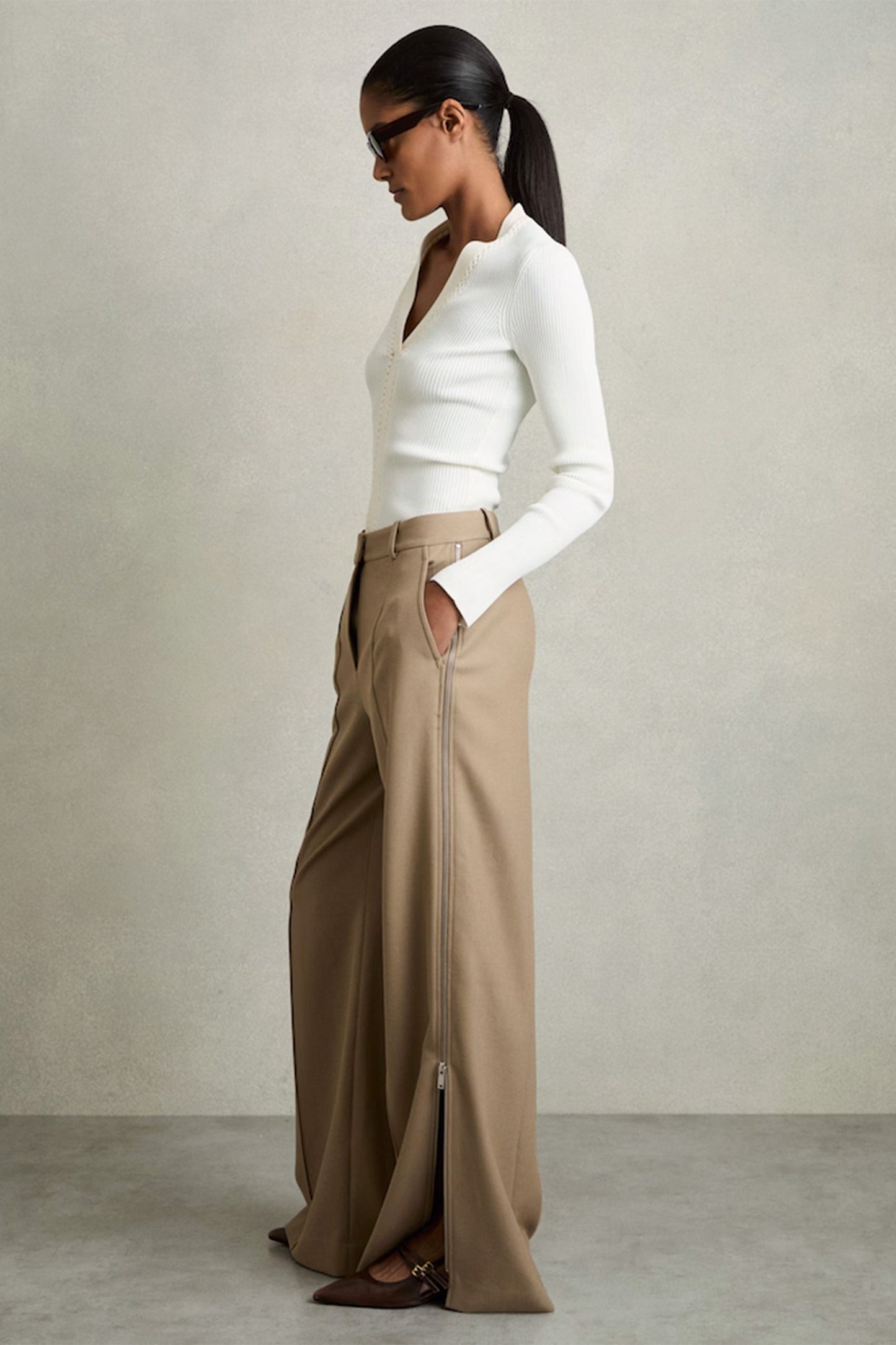 Elyn Petite Wide Leg Side Zip Trousers in Sage Green