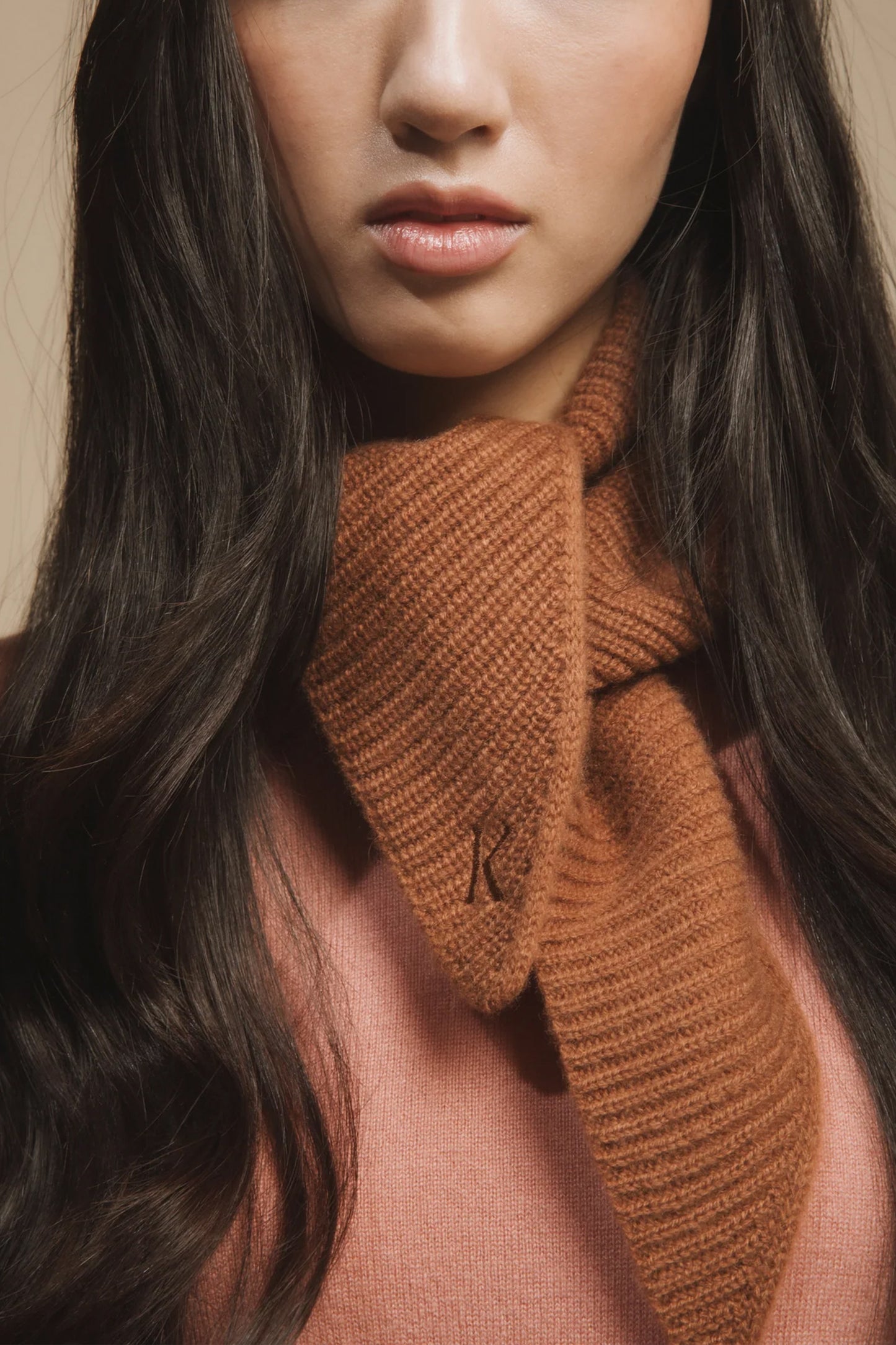 Knitted Cashmere Neck Tie in Caramel
