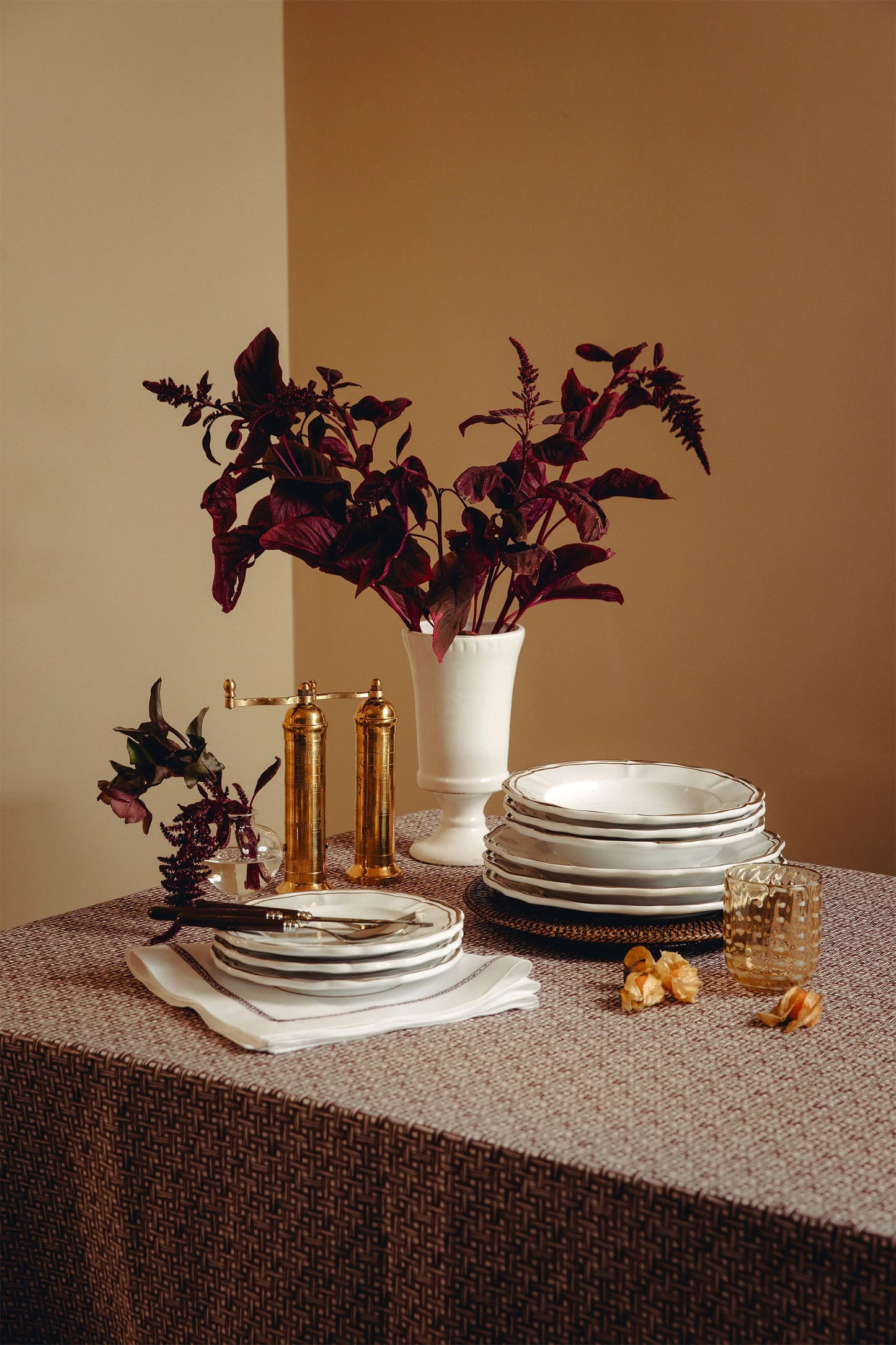 Set of 4 Zita Scalloped Dinner Plates in Chestnut Brown