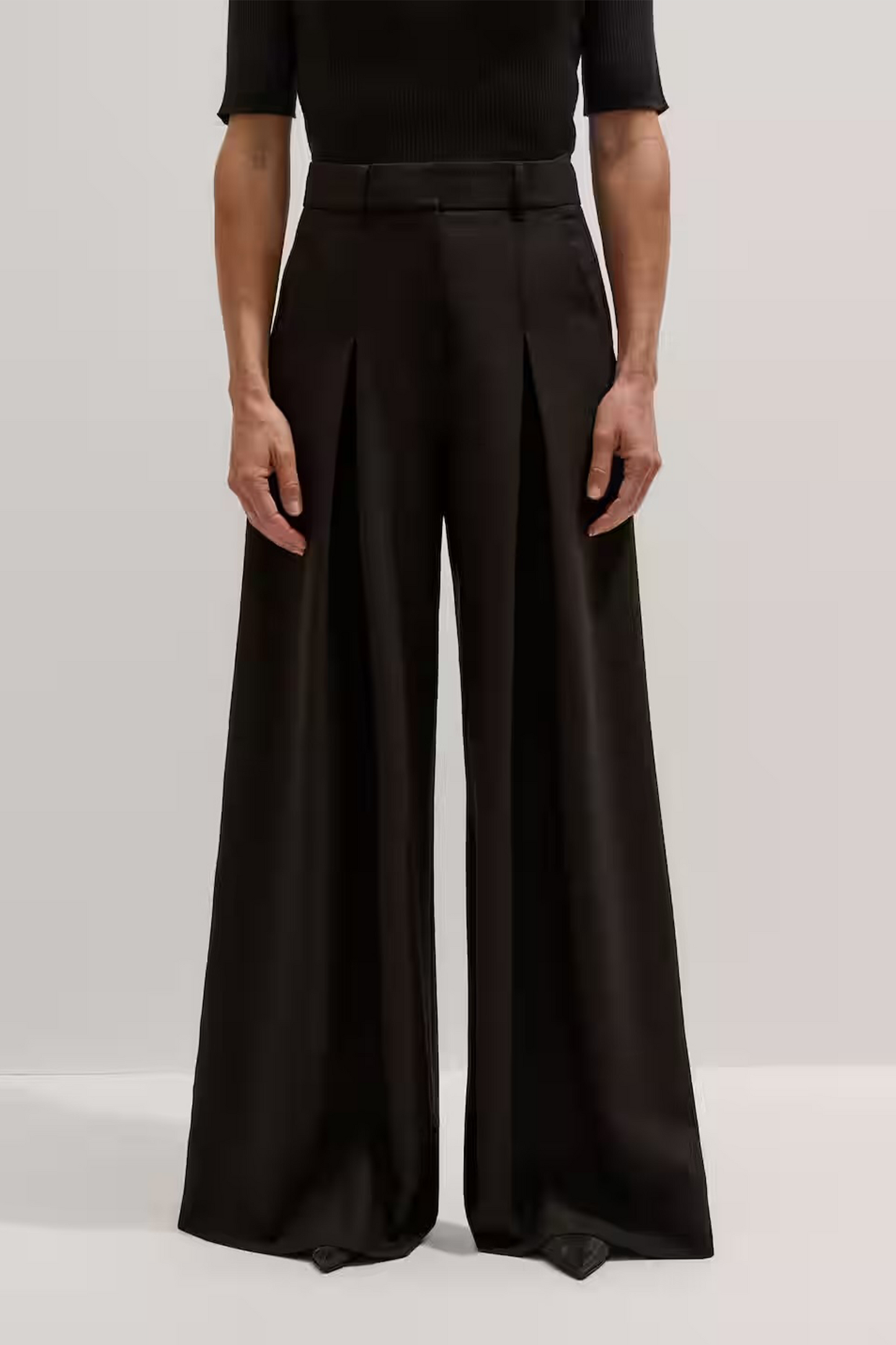 Very Wide-leg Trouser