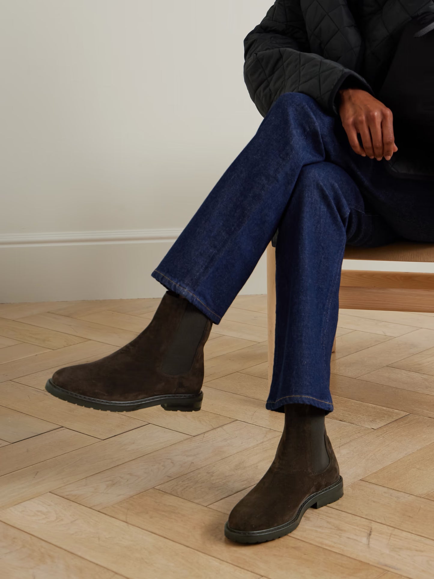 25 Suede Chelsea Boots