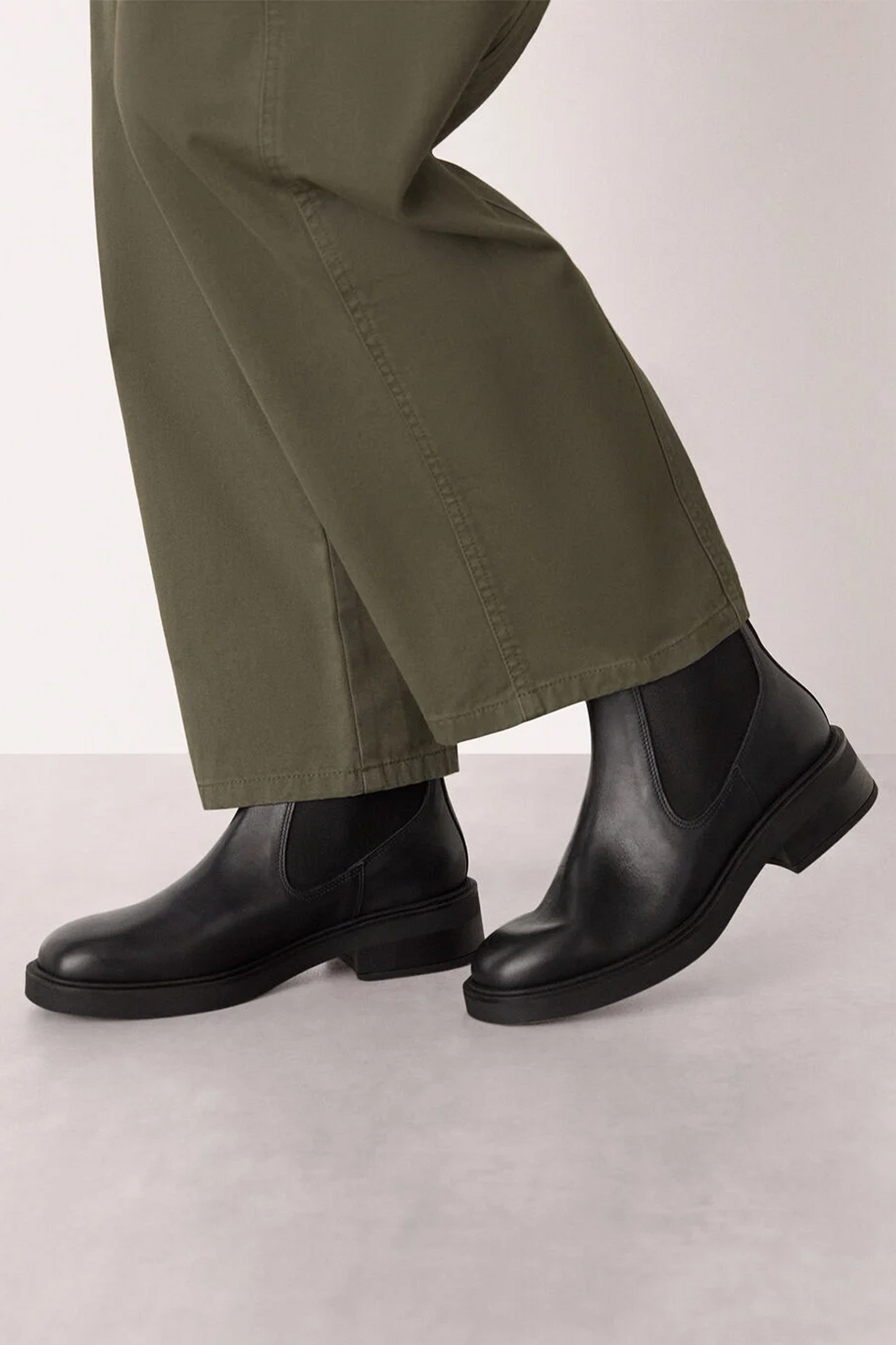 Black Elasticated Chelsea Boot